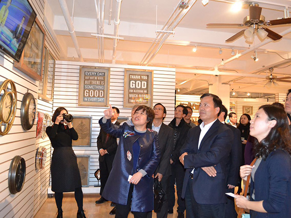 New-York-showroom-med-kinesisk-ambassadør